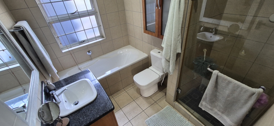 4 Bedroom Property for Sale in Waves Edge Western Cape